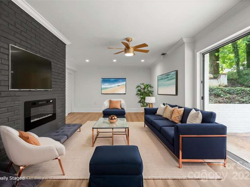 218 Kingsway Circle, Charlotte, NC 28214.  MLS# CAR4257221, YatesRealty ID 15027. Den/Recreational Room (Virtually Staged)