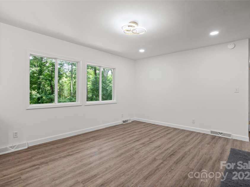 218 Kingsway Circle, Charlotte, NC 28214.  MLS# CAR4257221, YatesRealty ID 15027. Dining Room