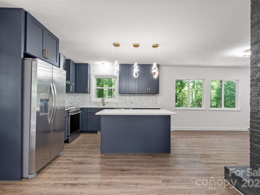 218 Kingsway Circle, Charlotte, NC 28214.  MLS# CAR4257221, YatesRealty ID 15027. Kitchen