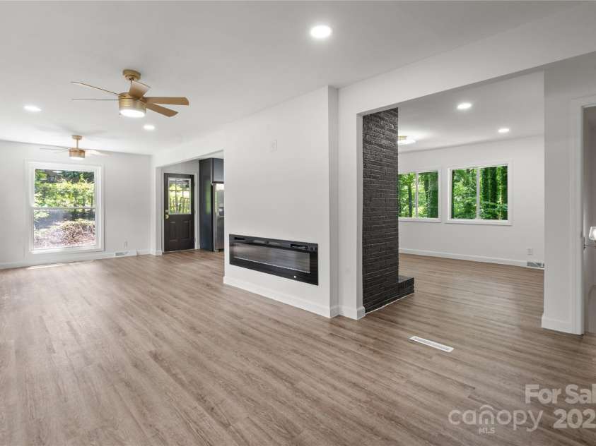 218 Kingsway Circle, Charlotte, NC 28214.  MLS# CAR4257221, YatesRealty ID 15027. Living Room