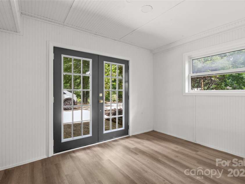 218 Kingsway Circle, Charlotte, NC 28214.  MLS# CAR4257221, YatesRealty ID 15027. Mud Room