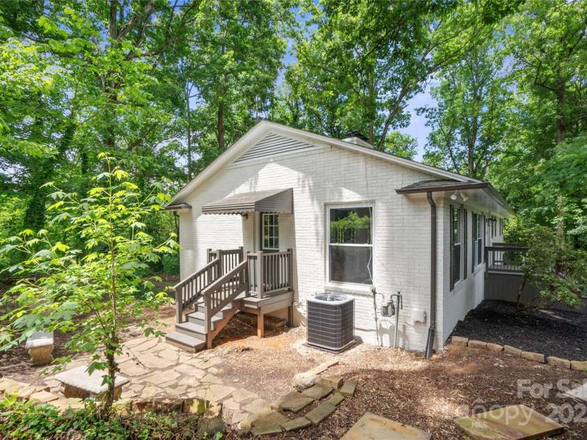 218 Kingsway Circle, Charlotte, NC 28214.  MLS# CAR4257221, YatesRealty ID 15027. Side Entry