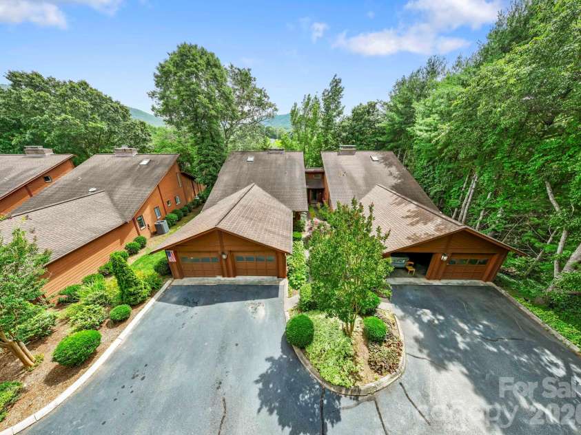 204 Woodfield Drive, Asheville, NC 28803.  MLS# CAR4365952, YatesRealty ID 15028. 