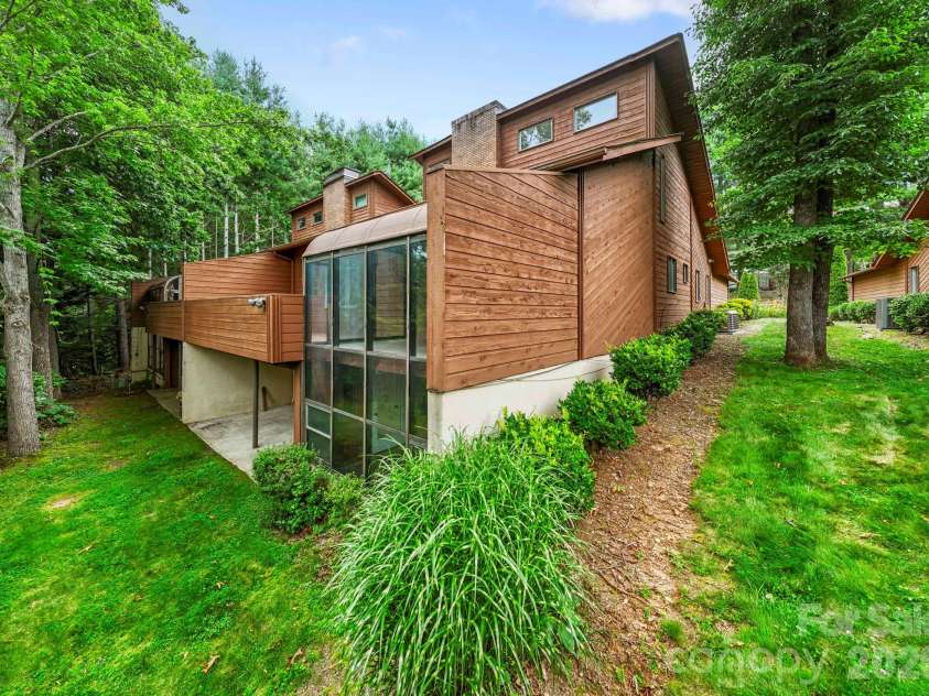 204 Woodfield Drive, Asheville, NC 28803.  MLS# CAR4365952, YatesRealty ID 15028. 