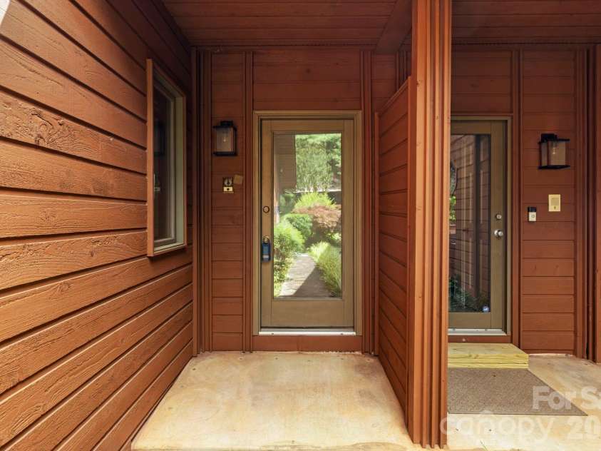 204 Woodfield Drive, Asheville, NC 28803.  MLS# CAR4365952, YatesRealty ID 15028. 