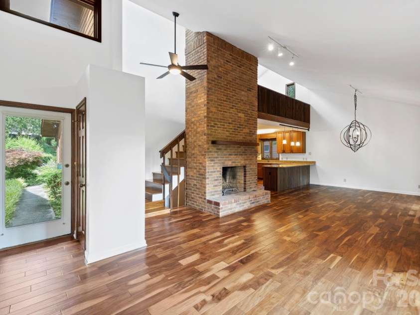 204 Woodfield Drive, Asheville, NC 28803.  MLS# CAR4365952, YatesRealty ID 15028. 