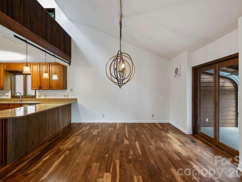 204 Woodfield Drive, Asheville, NC 28803.  MLS# CAR4365952, YatesRealty ID 15028. 