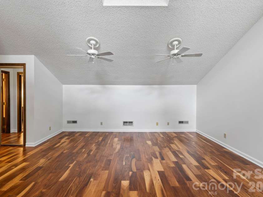 204 Woodfield Drive, Asheville, NC 28803.  MLS# CAR4365952, YatesRealty ID 15028. 