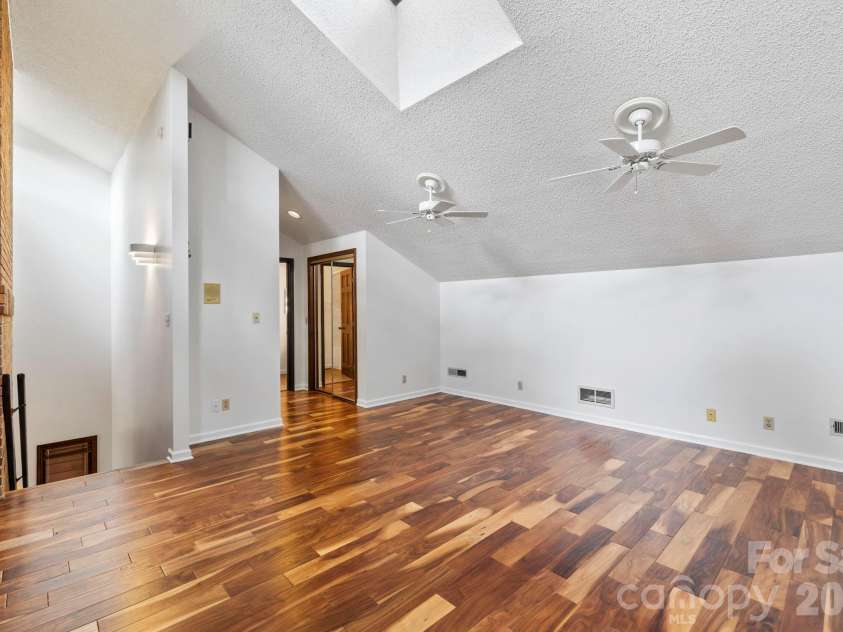 204 Woodfield Drive, Asheville, NC 28803.  MLS# CAR4365952, YatesRealty ID 15028. 