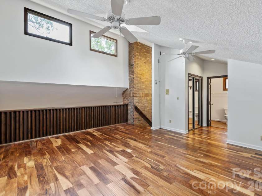 204 Woodfield Drive, Asheville, NC 28803.  MLS# CAR4365952, YatesRealty ID 15028. 