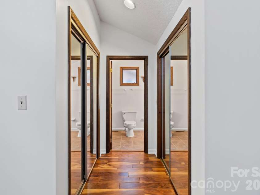 204 Woodfield Drive, Asheville, NC 28803.  MLS# CAR4365952, YatesRealty ID 15028. 