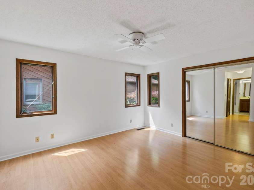 204 Woodfield Drive, Asheville, NC 28803.  MLS# CAR4365952, YatesRealty ID 15028. 
