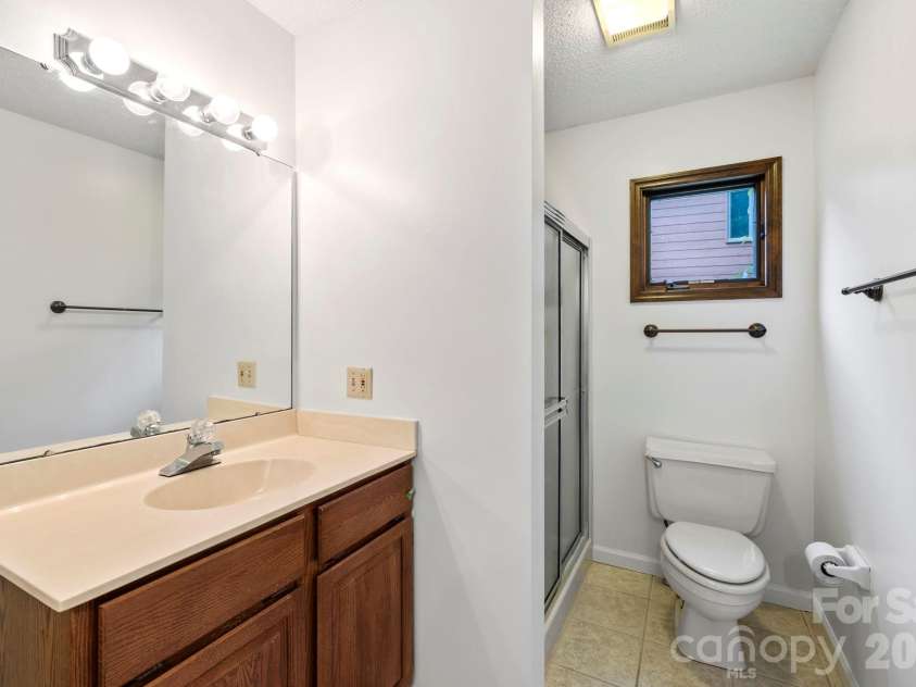 204 Woodfield Drive, Asheville, NC 28803.  MLS# CAR4365952, YatesRealty ID 15028. 