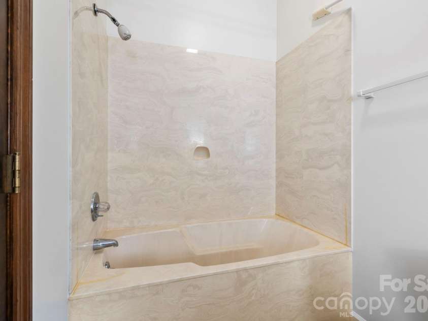 204 Woodfield Drive, Asheville, NC 28803.  MLS# CAR4365952, YatesRealty ID 15028. 