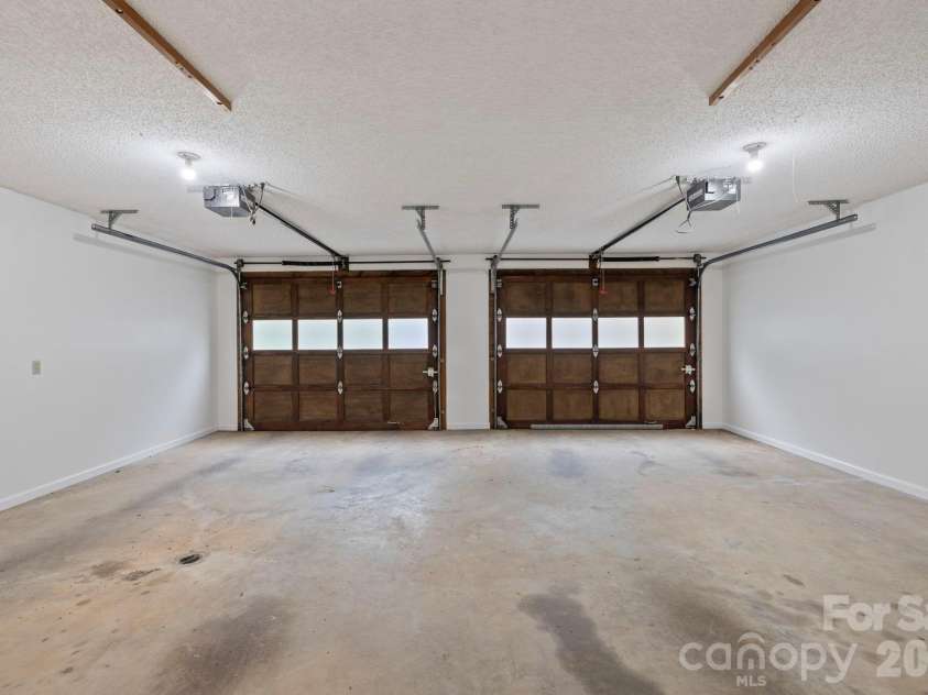 204 Woodfield Drive, Asheville, NC 28803.  MLS# CAR4365952, YatesRealty ID 15028. 