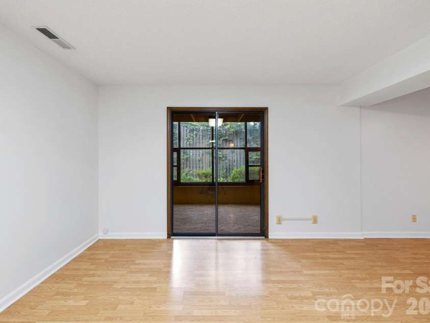 204 Woodfield Drive, Asheville, NC 28803.  MLS# CAR4365952, YatesRealty ID 15028. 