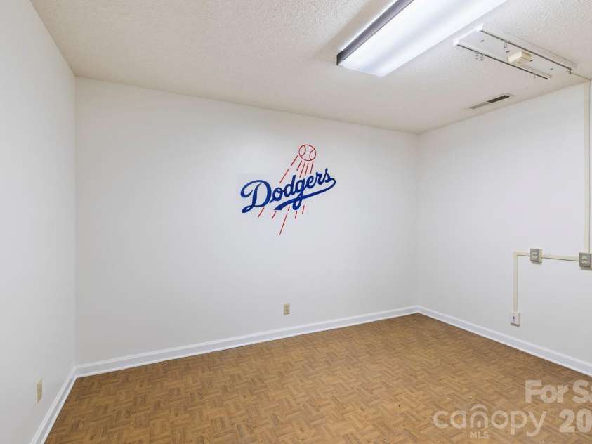 204 Woodfield Drive, Asheville, NC 28803.  MLS# CAR4365952, YatesRealty ID 15028. 