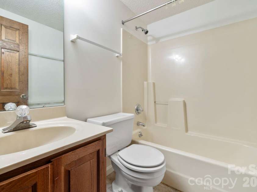 204 Woodfield Drive, Asheville, NC 28803.  MLS# CAR4365952, YatesRealty ID 15028. 