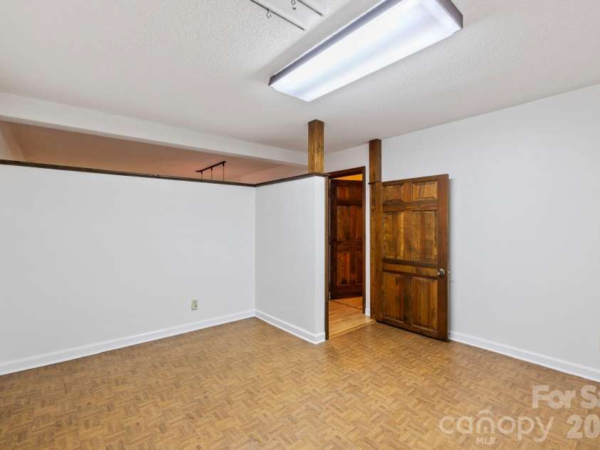 204 Woodfield Drive, Asheville, NC 28803.  MLS# CAR4365952, YatesRealty ID 15028. 