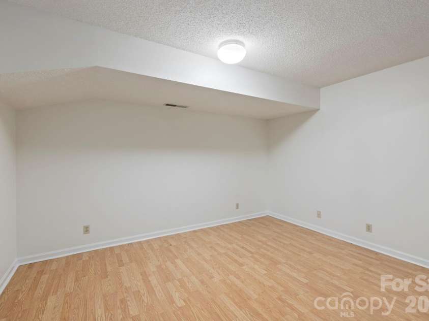 204 Woodfield Drive, Asheville, NC 28803.  MLS# CAR4365952, YatesRealty ID 15028. 