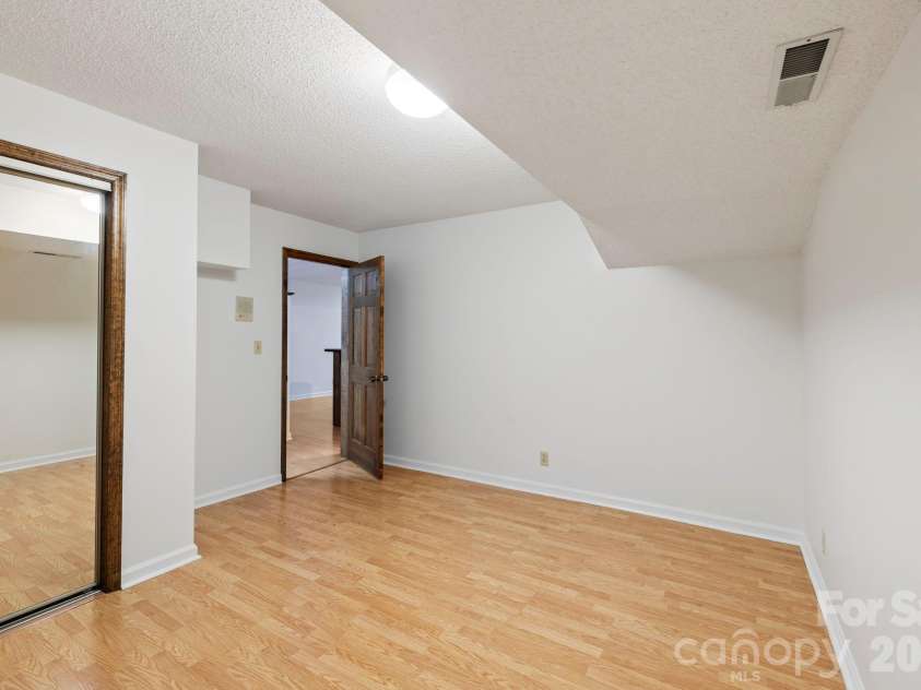 204 Woodfield Drive, Asheville, NC 28803.  MLS# CAR4365952, YatesRealty ID 15028. 