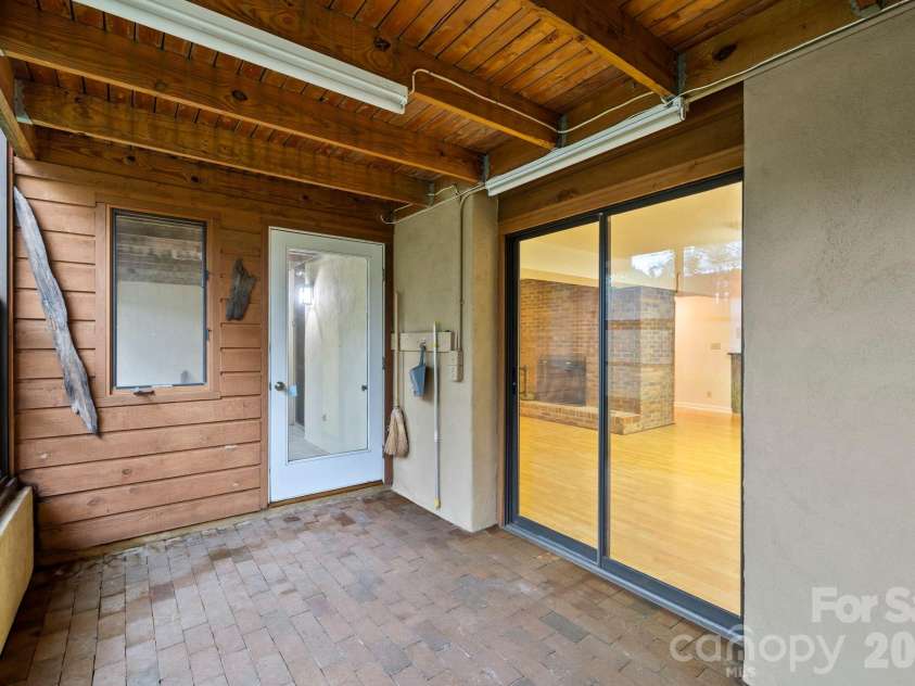 204 Woodfield Drive, Asheville, NC 28803.  MLS# CAR4365952, YatesRealty ID 15028. 