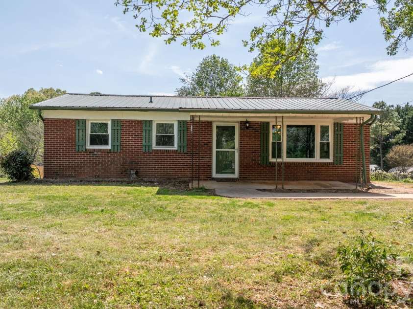 2525 Old Trenton Place, Lenoir, NC 28645.  MLS# CAR4369495, YatesRealty ID 15029. 