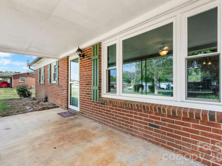 2525 Old Trenton Place, Lenoir, NC 28645.  MLS# CAR4369495, YatesRealty ID 15029. 