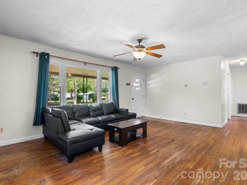 2525 Old Trenton Place, Lenoir, NC 28645.  MLS# CAR4369495, YatesRealty ID 15029. 