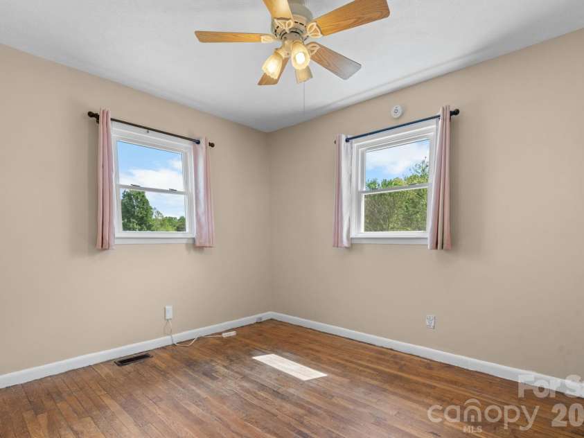 2525 Old Trenton Place, Lenoir, NC 28645.  MLS# CAR4369495, YatesRealty ID 15029. 