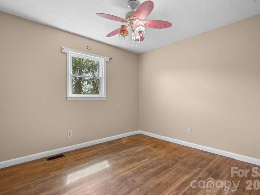 2525 Old Trenton Place, Lenoir, NC 28645.  MLS# CAR4369495, YatesRealty ID 15029. 
