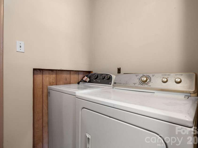 2525 Old Trenton Place, Lenoir, NC 28645.  MLS# CAR4369495, YatesRealty ID 15029. 