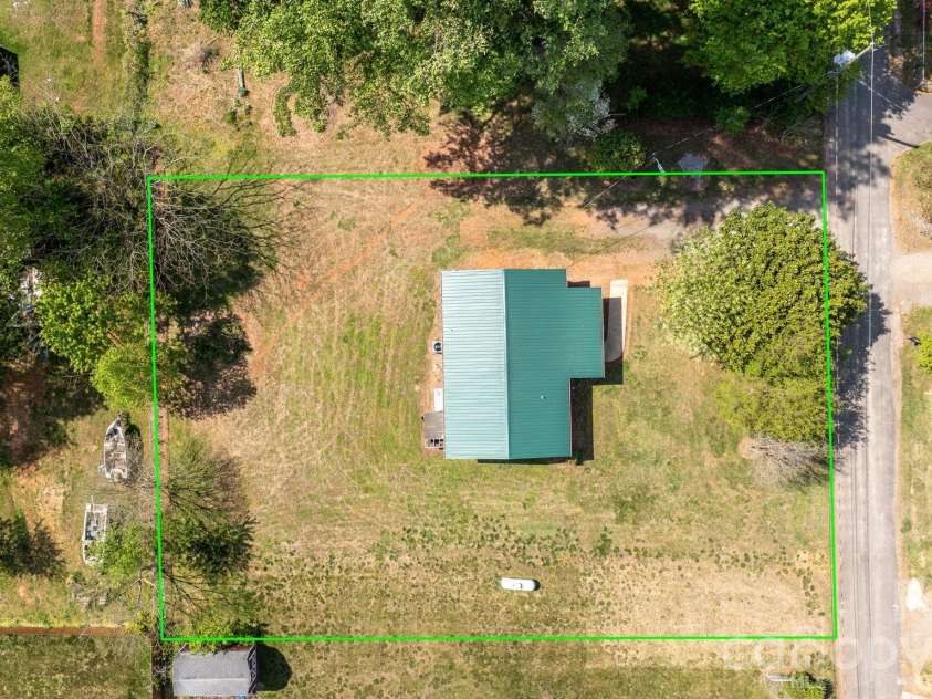2525 Old Trenton Place, Lenoir, NC 28645.  MLS# CAR4369495, YatesRealty ID 15029. 