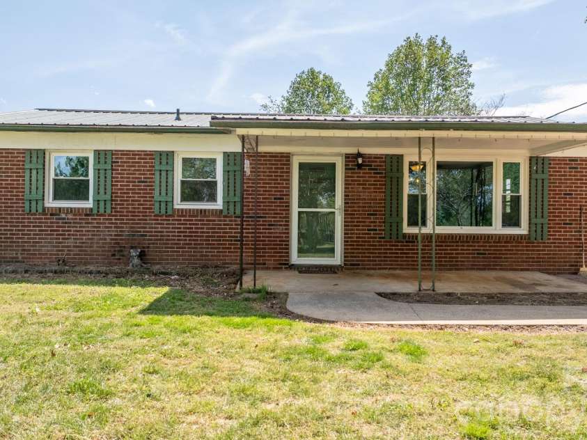 2525 Old Trenton Place, Lenoir, NC 28645.  MLS# CAR4369495, YatesRealty ID 15029. 