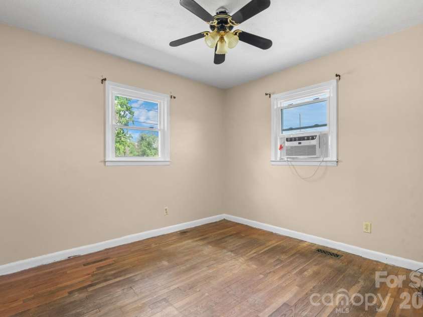 2525 Old Trenton Place, Lenoir, NC 28645.  MLS# CAR4369495, YatesRealty ID 15029. 