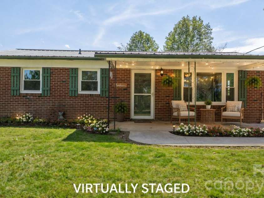 2525 Old Trenton Place, Lenoir, NC 28645.  MLS# CAR4369495, YatesRealty ID 15029. 