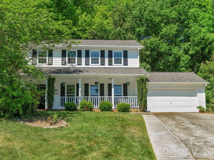 2503 Bathgate Lane, Matthews, NC 28105.  MLS# CAR4363520, YatesRealty ID 15030. 