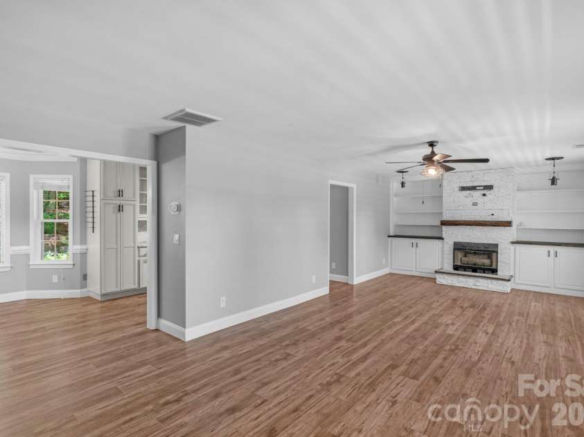 2503 Bathgate Lane, Matthews, NC 28105.  MLS# CAR4363520, YatesRealty ID 15030. 