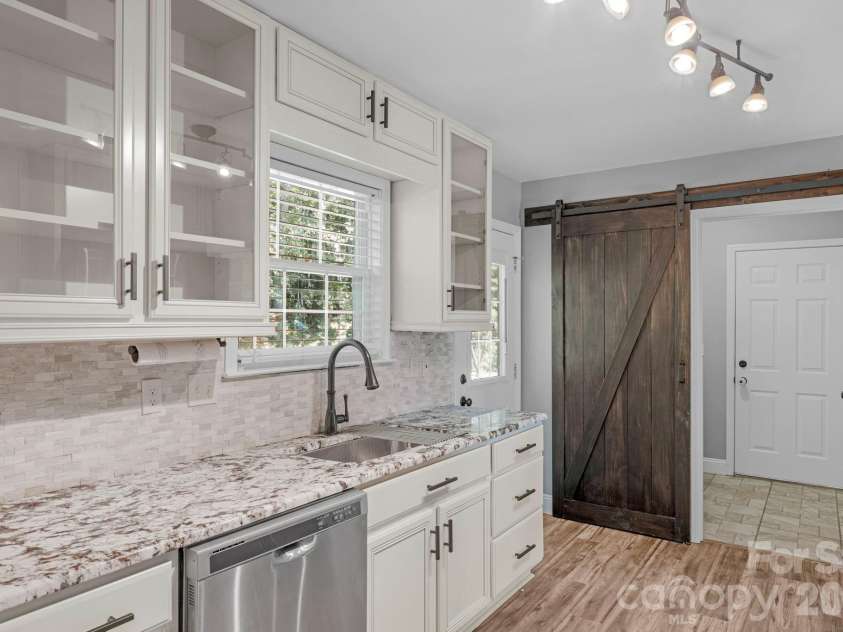 2503 Bathgate Lane, Matthews, NC 28105.  MLS# CAR4363520, YatesRealty ID 15030. 