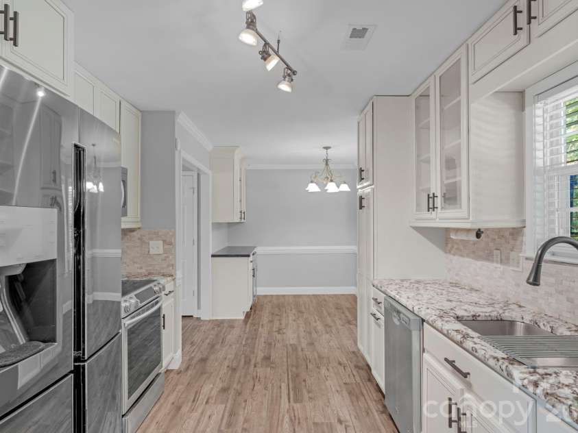 2503 Bathgate Lane, Matthews, NC 28105.  MLS# CAR4363520, YatesRealty ID 15030. 