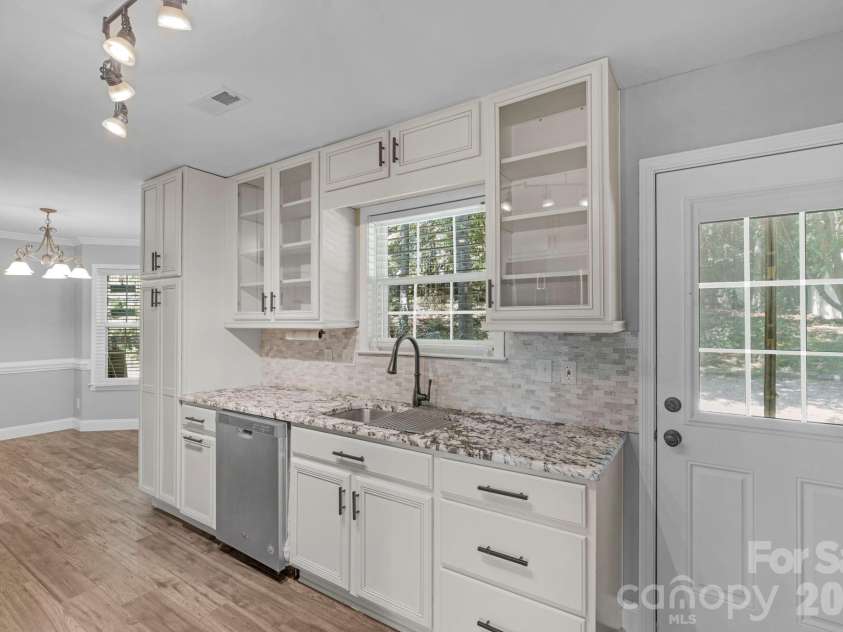 2503 Bathgate Lane, Matthews, NC 28105.  MLS# CAR4363520, YatesRealty ID 15030. 