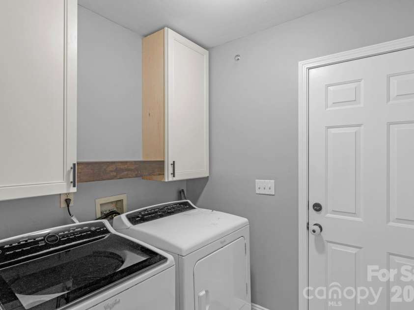 2503 Bathgate Lane, Matthews, NC 28105.  MLS# CAR4363520, YatesRealty ID 15030. 
