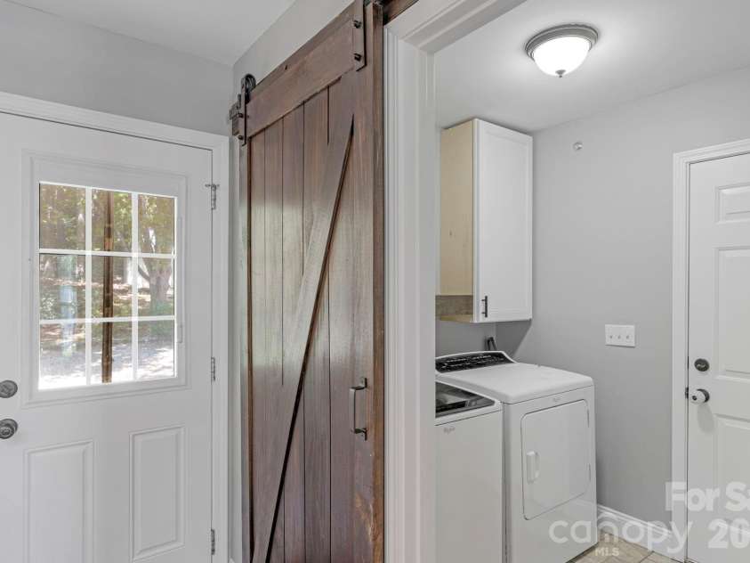 2503 Bathgate Lane, Matthews, NC 28105.  MLS# CAR4363520, YatesRealty ID 15030. 
