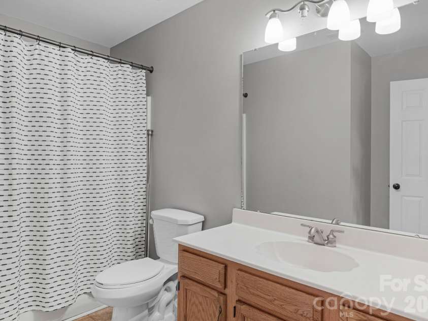 2503 Bathgate Lane, Matthews, NC 28105.  MLS# CAR4363520, YatesRealty ID 15030. 