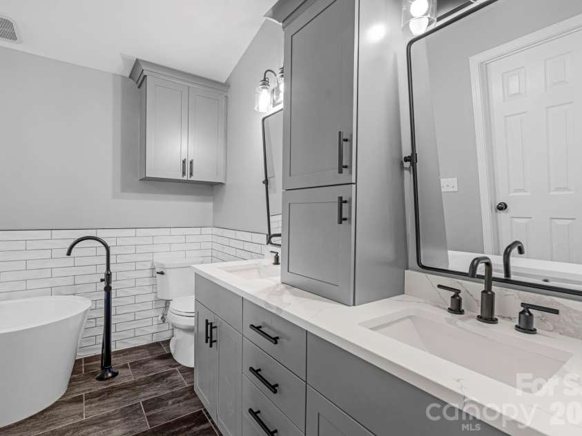 2503 Bathgate Lane, Matthews, NC 28105.  MLS# CAR4363520, YatesRealty ID 15030. 