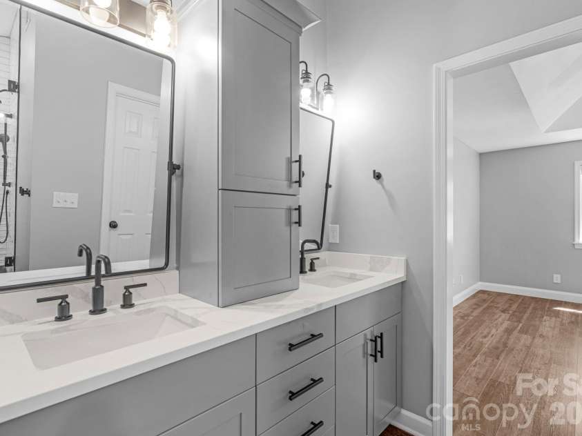 2503 Bathgate Lane, Matthews, NC 28105.  MLS# CAR4363520, YatesRealty ID 15030. 