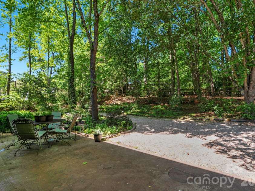 2503 Bathgate Lane, Matthews, NC 28105.  MLS# CAR4363520, YatesRealty ID 15030. 