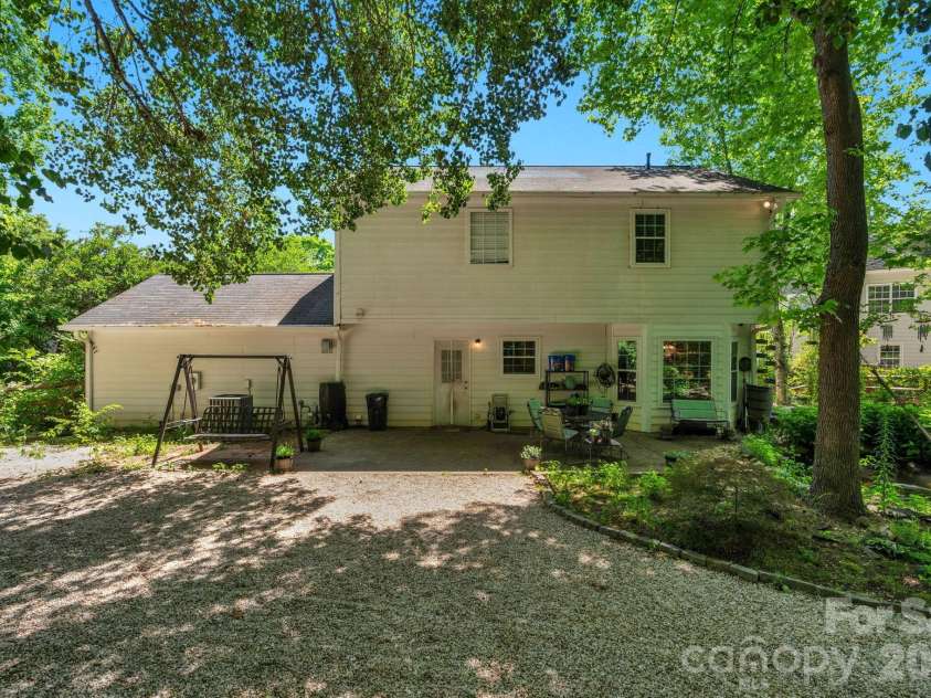 2503 Bathgate Lane, Matthews, NC 28105.  MLS# CAR4363520, YatesRealty ID 15030. 