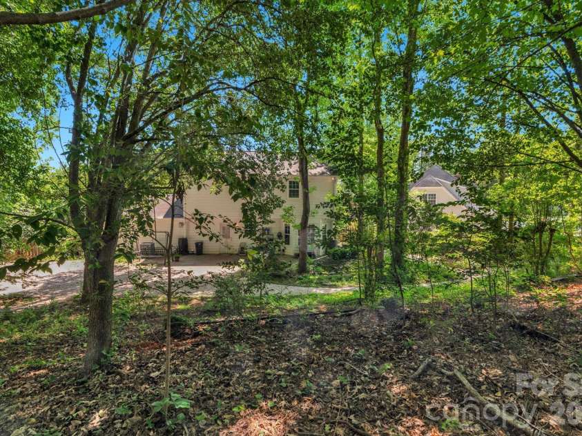 2503 Bathgate Lane, Matthews, NC 28105.  MLS# CAR4363520, YatesRealty ID 15030. 