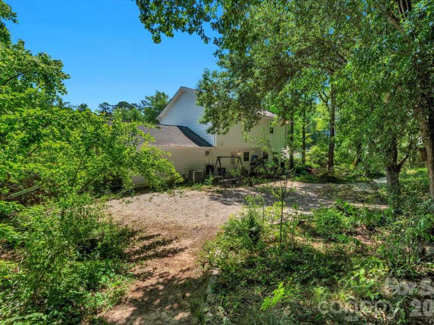 2503 Bathgate Lane, Matthews, NC 28105.  MLS# CAR4363520, YatesRealty ID 15030. 